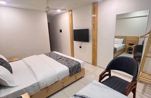 Rajkot Hotel | Hotel Royal Manor-Rajkot