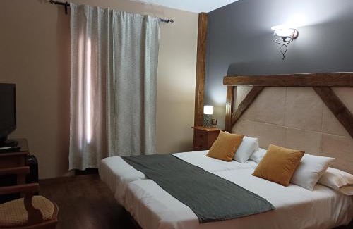 Zahara de la Sierra House | Hotel Rural los Tadeos