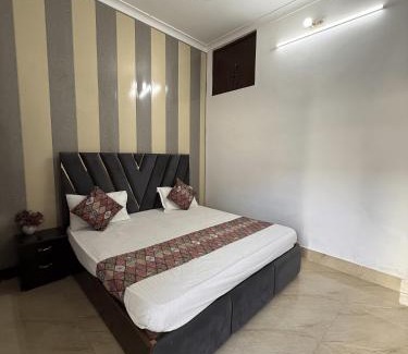 Ayodhya House | Hotel Sankul Villa, 100 Meter Away Saryu River & Ram Ki Paidi, Lux Stay