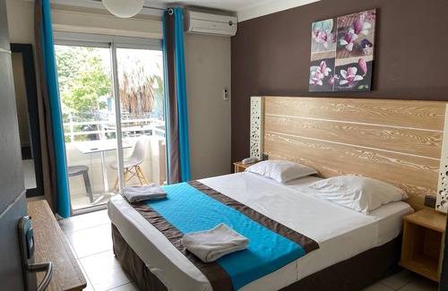 Saint-Denis Hotel | Hotel Select
