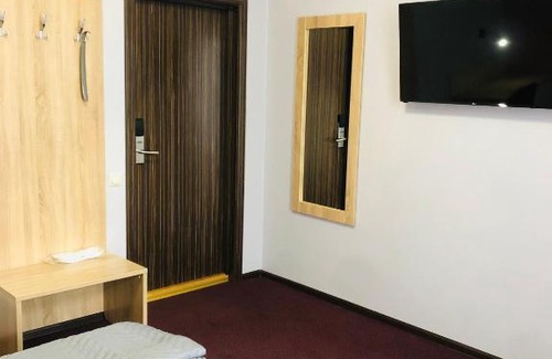 Vtoraya Pyatiletka Hotel | Hotel Seven Kings