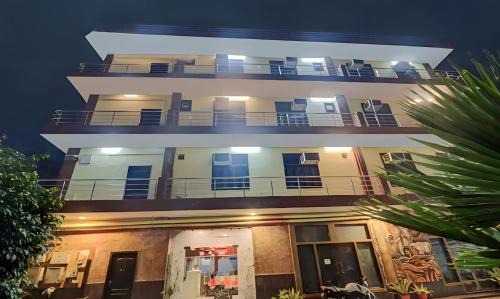 Mathura Hotel | HOTEL SHREERADHA RESORT