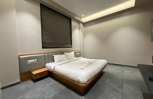 Sangole Hotel | Hotel Shriram