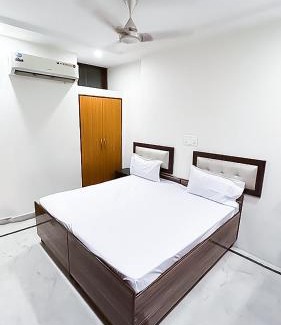 Govindpuri Hotel | Hotel Shyam villa - Near Govindpuri Metro Station