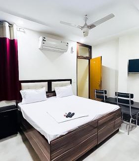 Govindpuri Hotel | Hotel Shyam villa - Near Govindpuri Metro Station