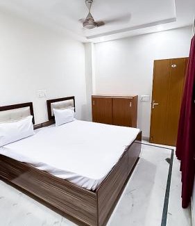 Govindpuri Hotel | Hotel Shyam villa - Near Govindpuri Metro Station