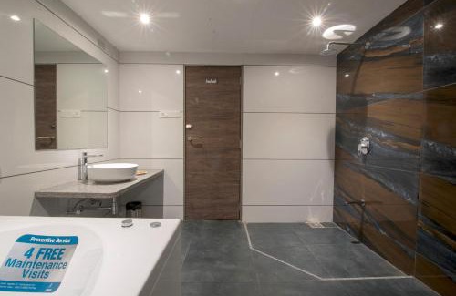 Ahmedabad Hotel | HOTEL SILVERA GRAND