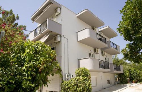 Potos Apartment | Hotel Sirines Complex