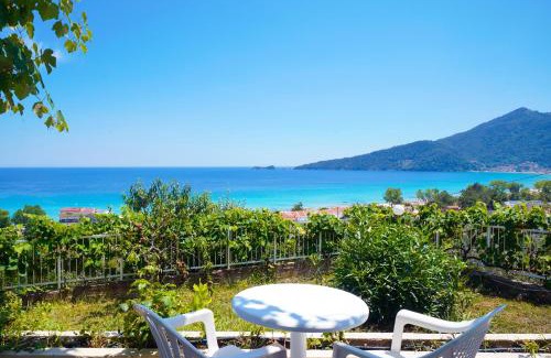 Chrisi Ammoudia Hotel | Hotel Smaragdi