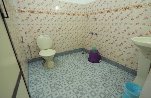 Shenoys Hotel | Hotel Srinivas