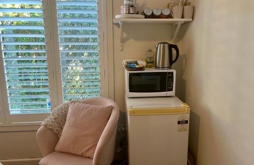 Kogarah Hotel | Hotel Style Monterey Guest Studio near Hospitals, Beach and Airport