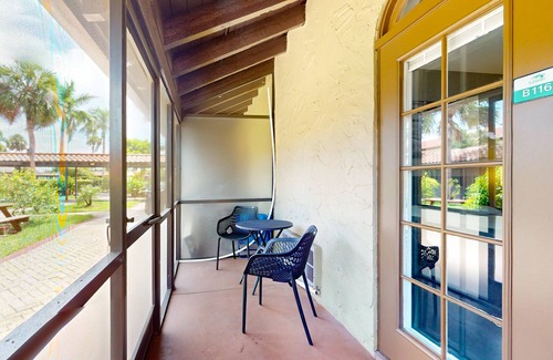 Naples House | Hotel-style studio near marina with game room, sauna, pool, restaurant, tennis