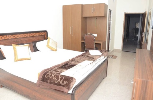 Kannauj Hotel | Hotel Subhadra