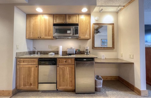 Crested Butte Hotel | Hotel Suite with Kitchenette, Great on Mountain Location, Indoor/Outdoor Pool