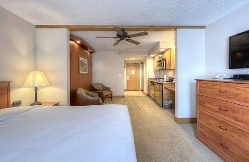 Crested Butte Hotel | Hotel Suite with Kitchenette, Great on Mountain Location, Indoor/Outdoor Pool