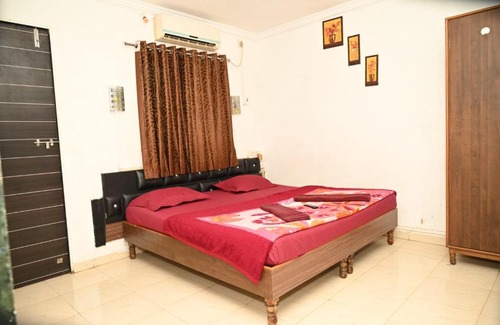 Khatri Park Housing Society Hotel | hotel sumant palace