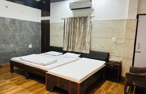 Nagina Hotel | Hotel Sunrahi
