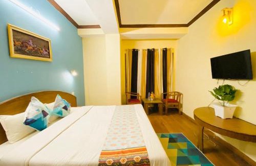 Shimla Hotel | Hotel Tara INN with terrace and mountain view