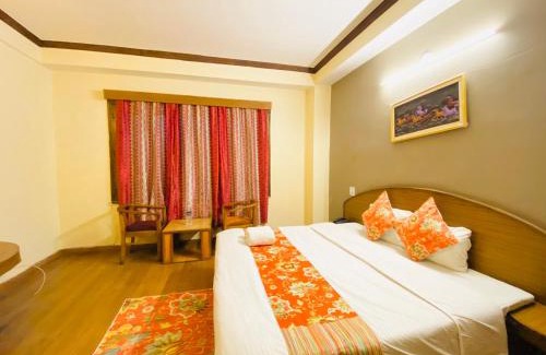 Shimla Hotel | Hotel Tara INN with terrace and mountain view