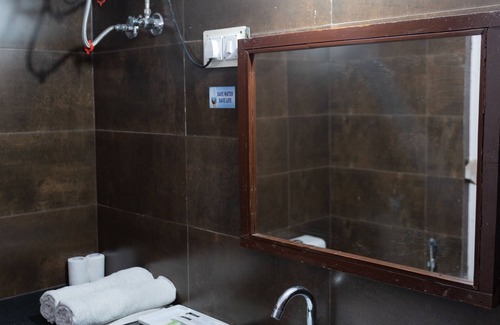 Old Manali Hotel | Hotel The Conifer