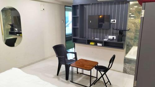 Surat Hotel | hotel the crown