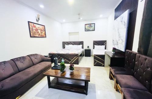 Patparganj Hotel | Hotel Tom & Jerry - Nizammudin Dargah