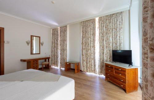 Geres Hotel | Hotel Universal