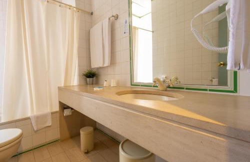 Geres Hotel | Hotel Universal