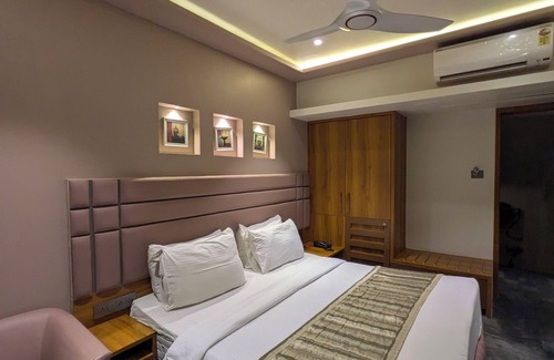 Kopar Khairane Hotel | Hotel Varishtta