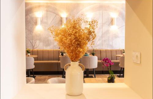 Cannes City Centre Hotel | Hotel Villa Botanica
