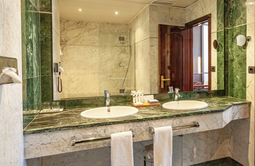 Cortes Hotel | Hotel Villa Real, a member of Preferred Hotels & Resorts