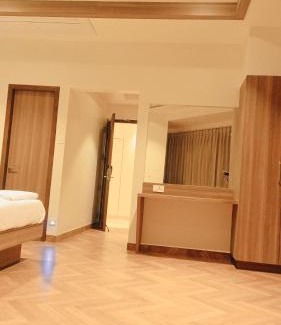 Gandhipuram Hotel | Hotel Vintage Classic