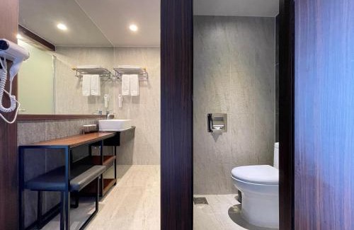 Yeon-dong Hotel | Hotel With City