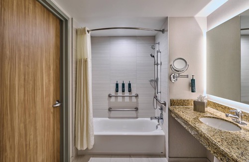 Santa Ana Hotel | Hotel Zessa Orange County Airport, a DoubleTree by Hilton