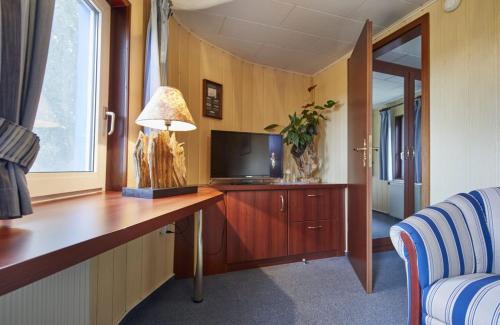 Ostseebad Wustrow Hotel | Hotelschiff Stinne