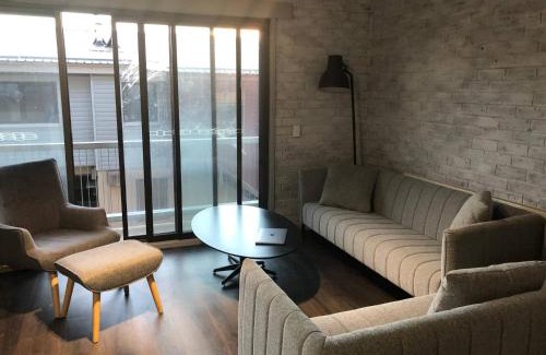 Hotham Heights Apartment | Hotham 3 Bedroom Apt - 24 Lawlers