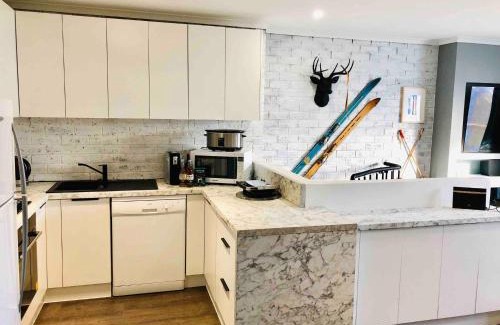 Hotham Heights Apartment | Hotham 3 Bedroom Apt - 24 Lawlers