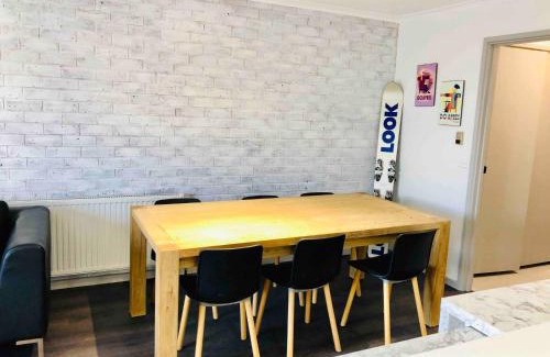 Hotham Heights Apartment | Hotham 3 Bedroom Apt - 24 Lawlers