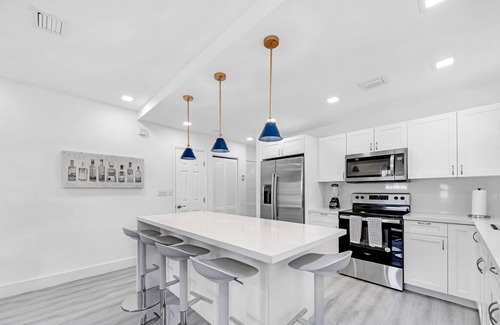 Overtown Villa | HotTub I BBQ I Nespresso I Fast Wi-Fi