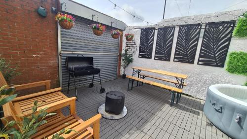 Sunderland House | HotTub,Sauna,Massage,BBQ,Games,Beach!