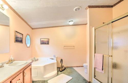 Houghton Lake House | Houghton Lake Family Getaway with Fire Pit!