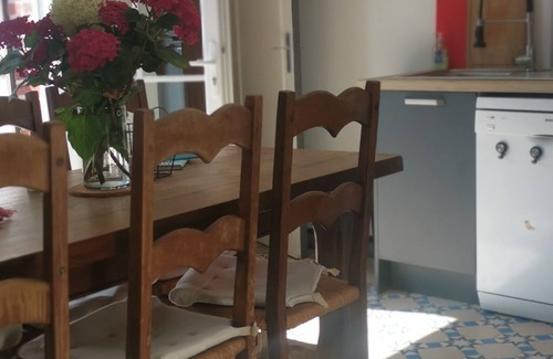 Coucy-le-Chateau-Auffrique House | House with castle view