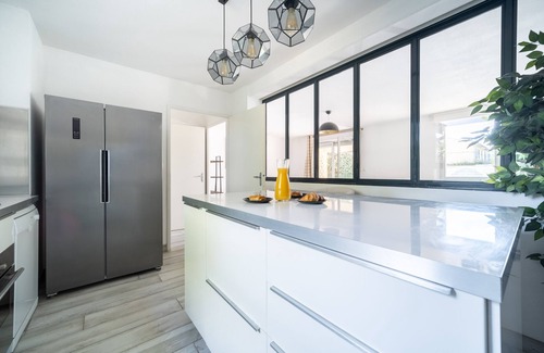 Saint-Simon Villa | House 11 adults & metro access in Toulouse. Perfect for family & colleagues