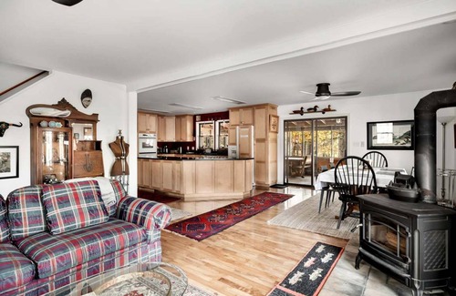 Great Cacapon House | House ∙ 2 bedrooms ∙ 8 guests