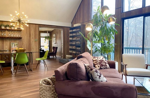 Hedgesville House | House ∙ 2 bedrooms ∙ 6 guests