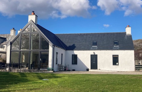 Achmelvich Cottage | House 300 Metres From Achmelvich Beach located on the North Coast 500.