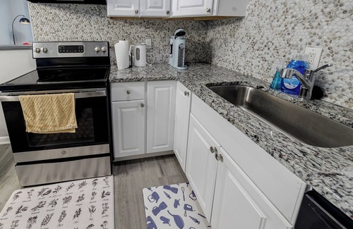 East Side House | House B Atlanta Zoo Private Parking Fully Fenced Side Yard 1Bedroom 1Bathroom