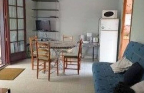 Pleguien House | House between land and sea