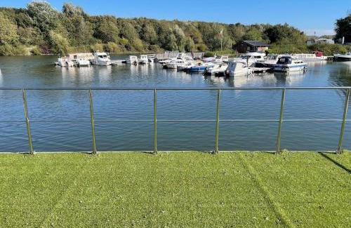 Deulemont Boat Rental | House Boat logement insolite