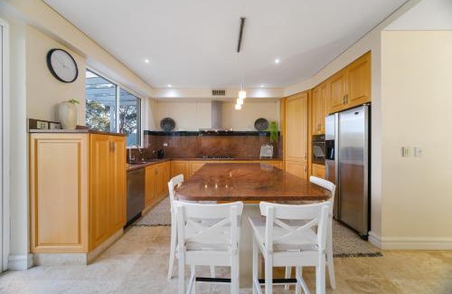 Seaforth House | House by the Harbor